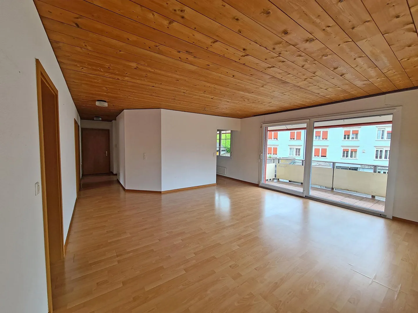 4.5 Room Apartment - Photo 2 of 12