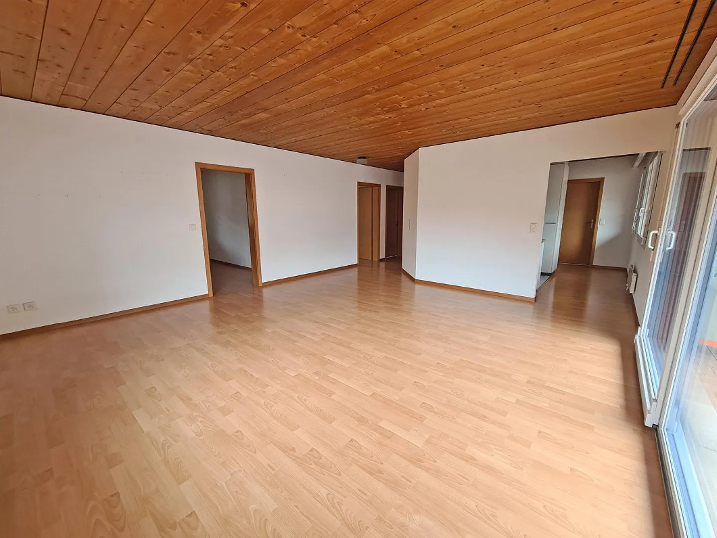 4.5 Room Apartment - Photo 1 of 12