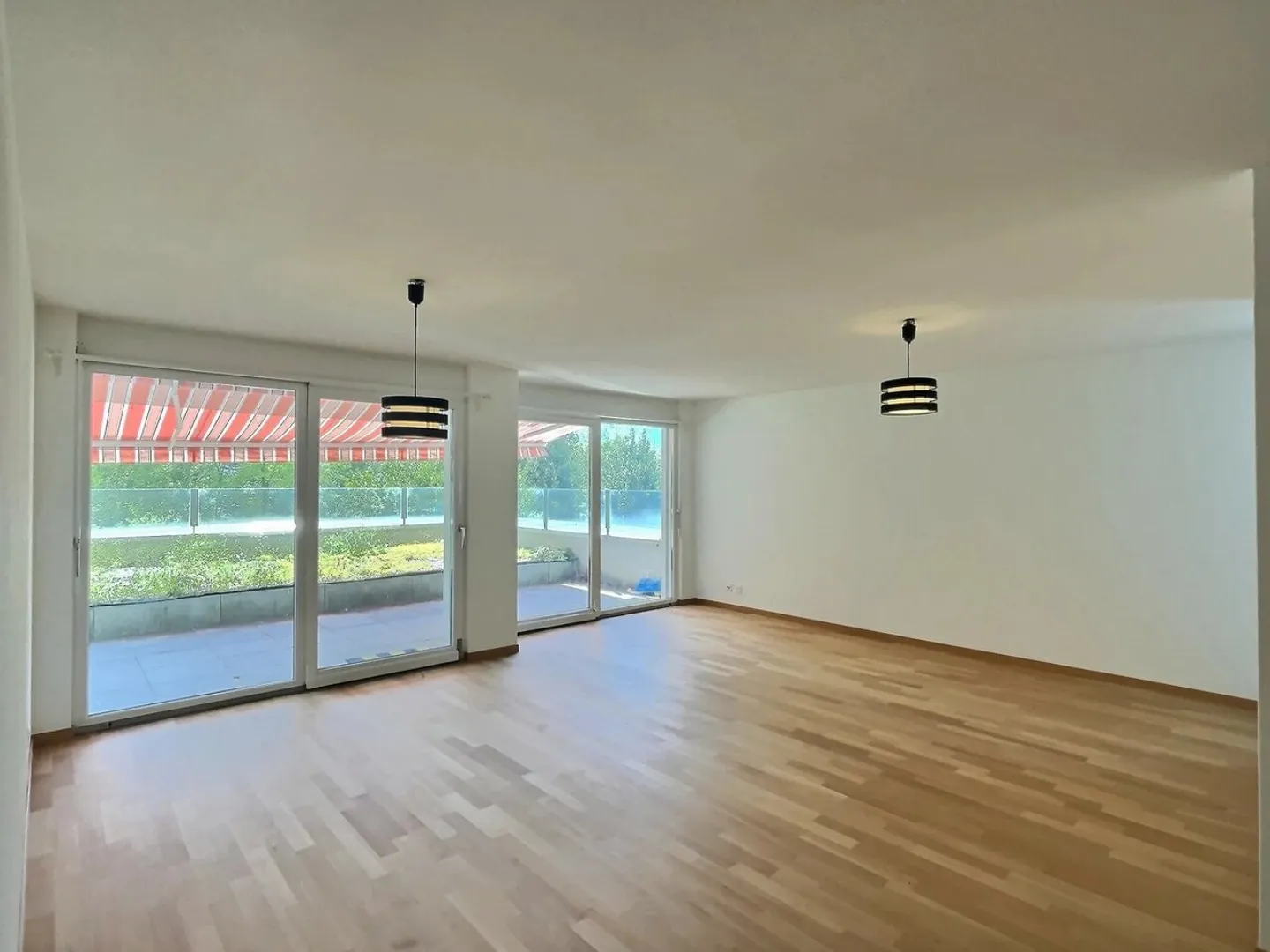 Appartamento spazioso e luminoso con terrazza e giardino - Foto 2 di 13