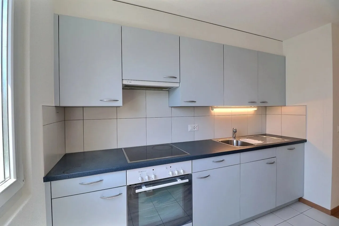 Appartamento spazioso e luminoso con terrazza e giardino - Foto 3 di 13