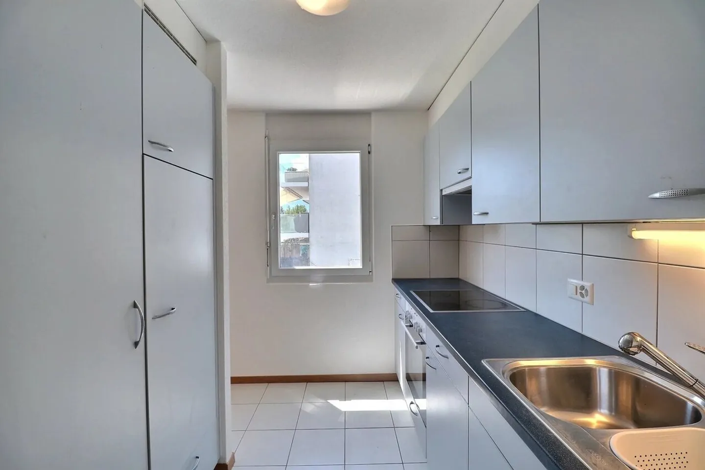 Appartamento spazioso e luminoso con terrazza e giardino - Foto 4 di 13