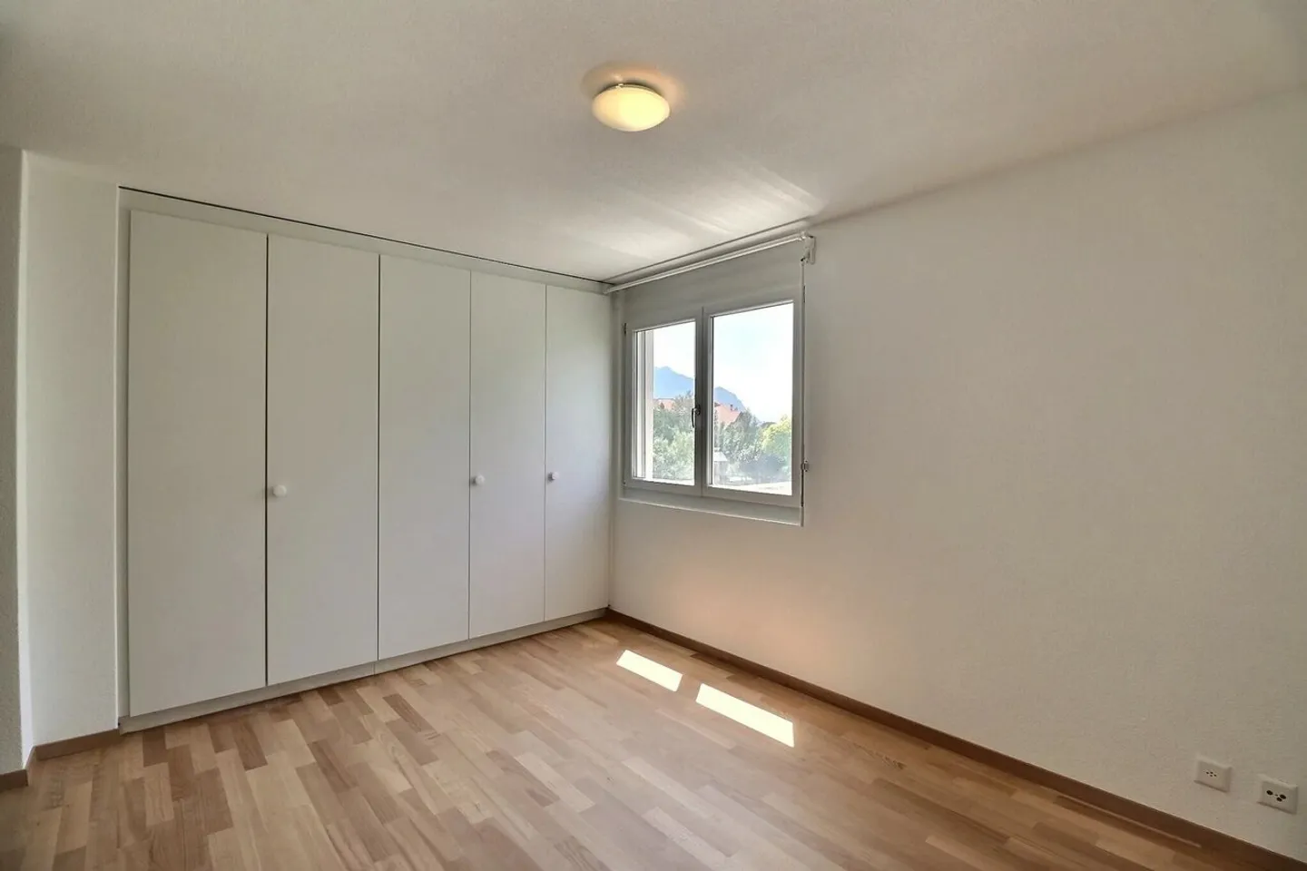 Appartamento spazioso e luminoso con terrazza e giardino - Foto 9 di 13