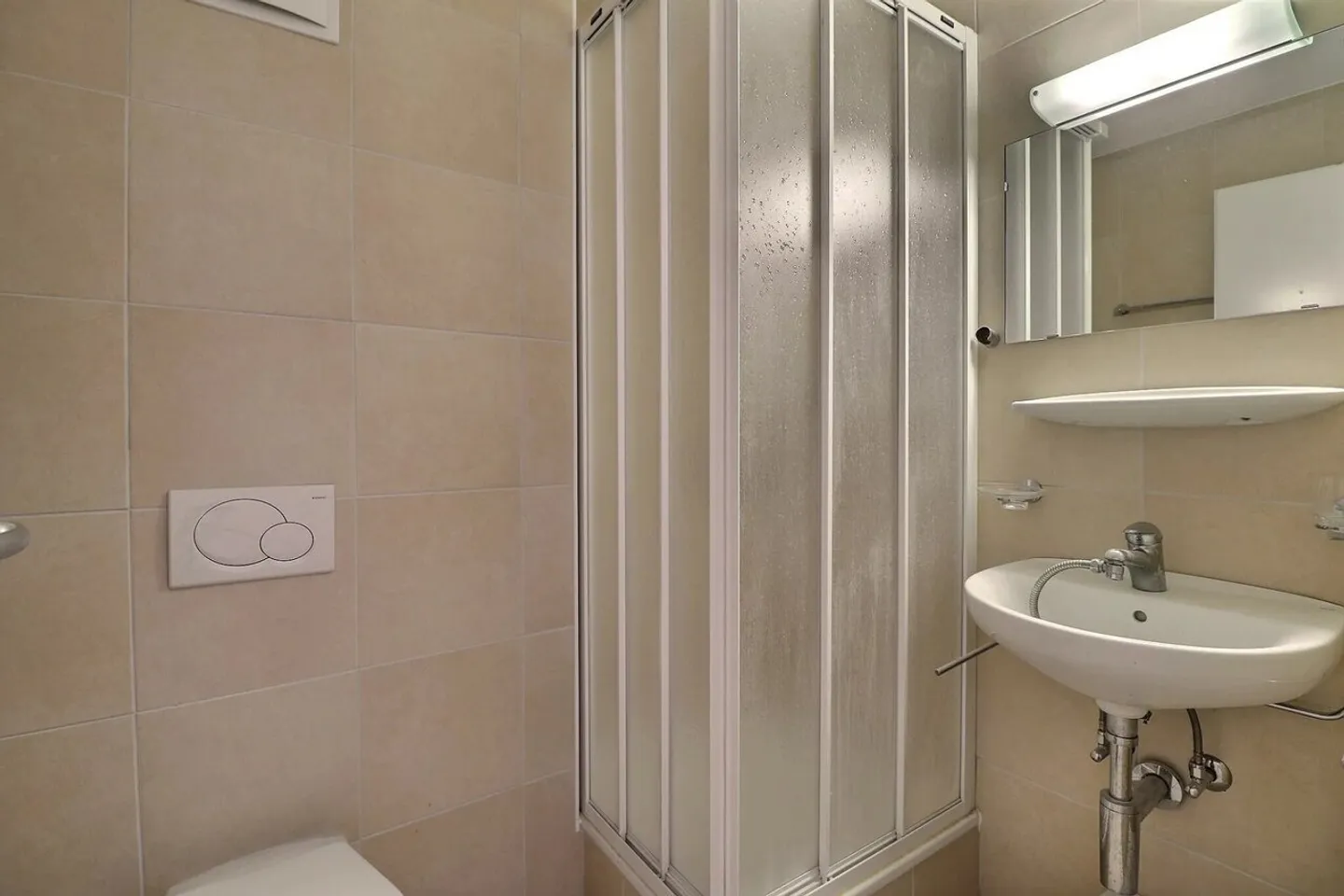 Appartamento spazioso e luminoso con terrazza e giardino - Foto 5 di 13