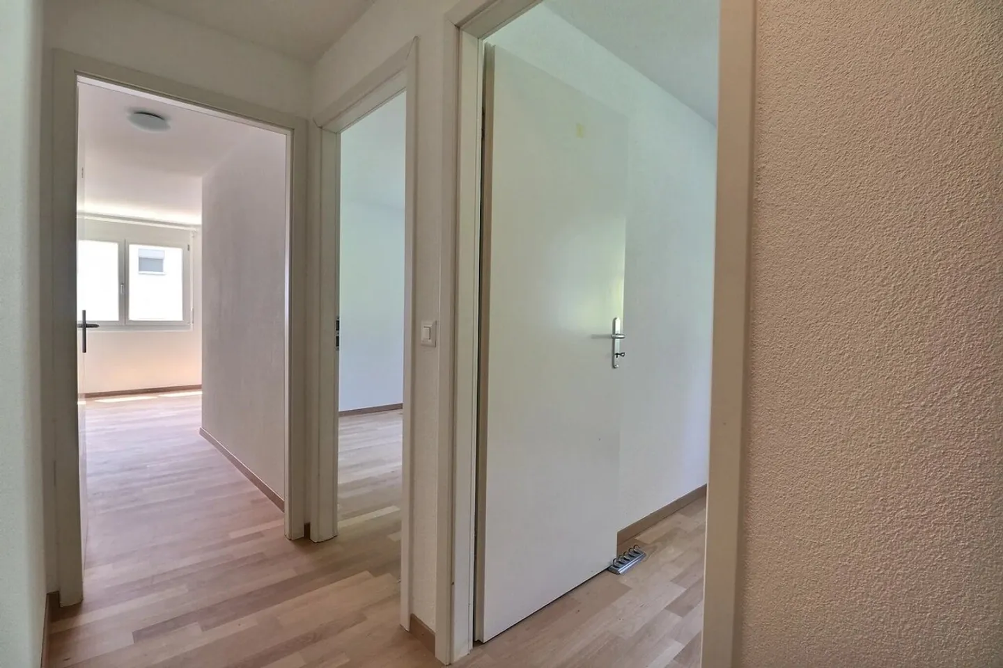 Appartamento spazioso e luminoso con terrazza e giardino - Foto 7 di 13