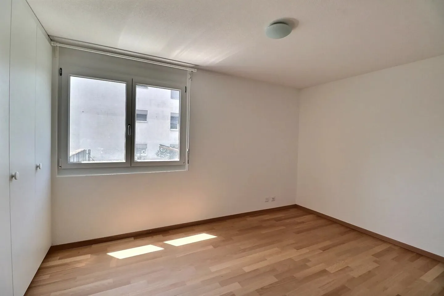 Appartamento spazioso e luminoso con terrazza e giardino - Foto 8 di 13