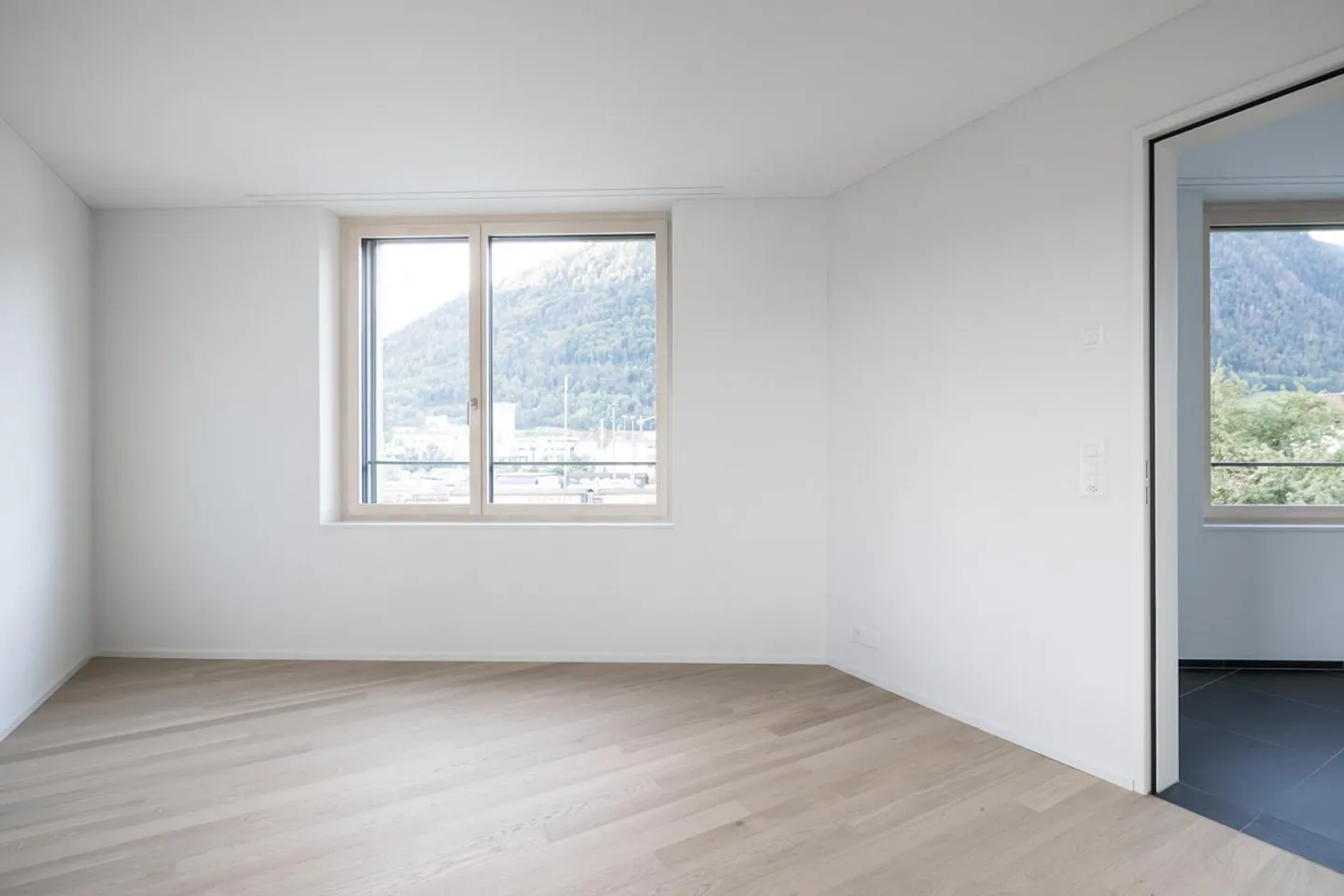 Modern 4.5-room apartment in a central location - Photo 2 of 8