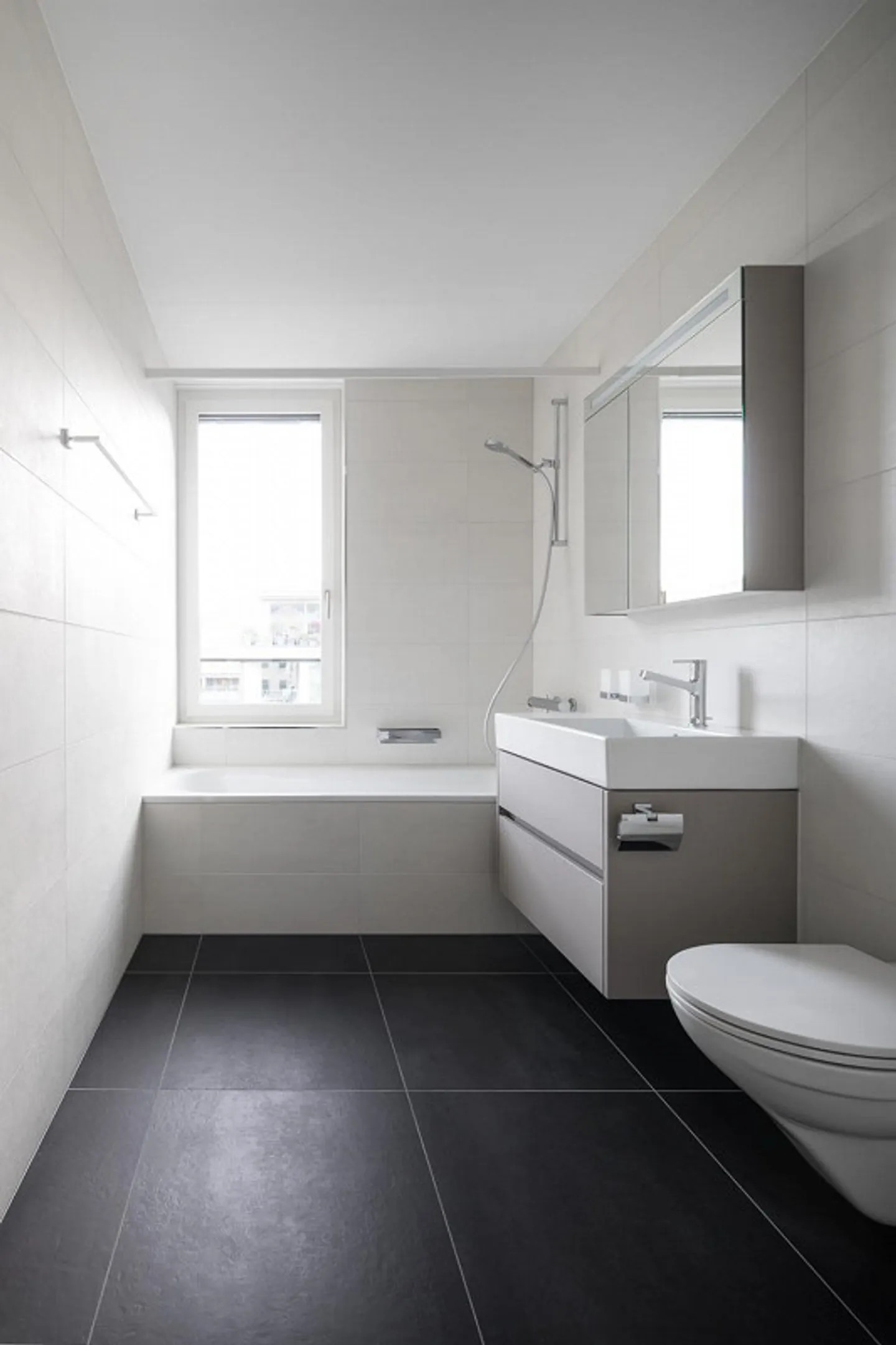 Modern 4.5-room apartment in a central location - Photo 3 of 8