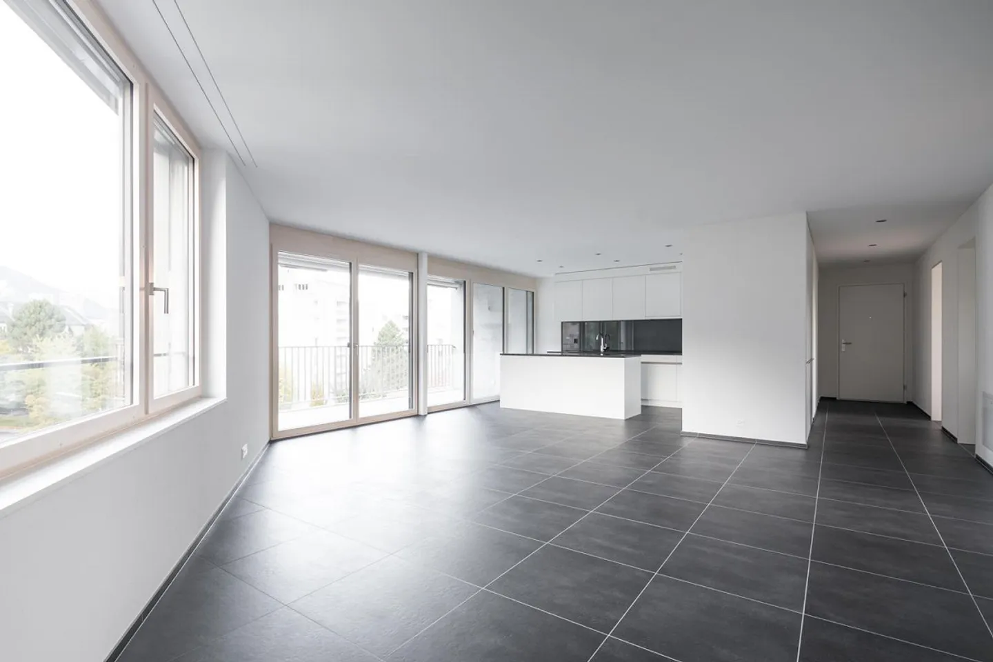 Modern 4.5-room apartment in a central location - Photo 1 of 8