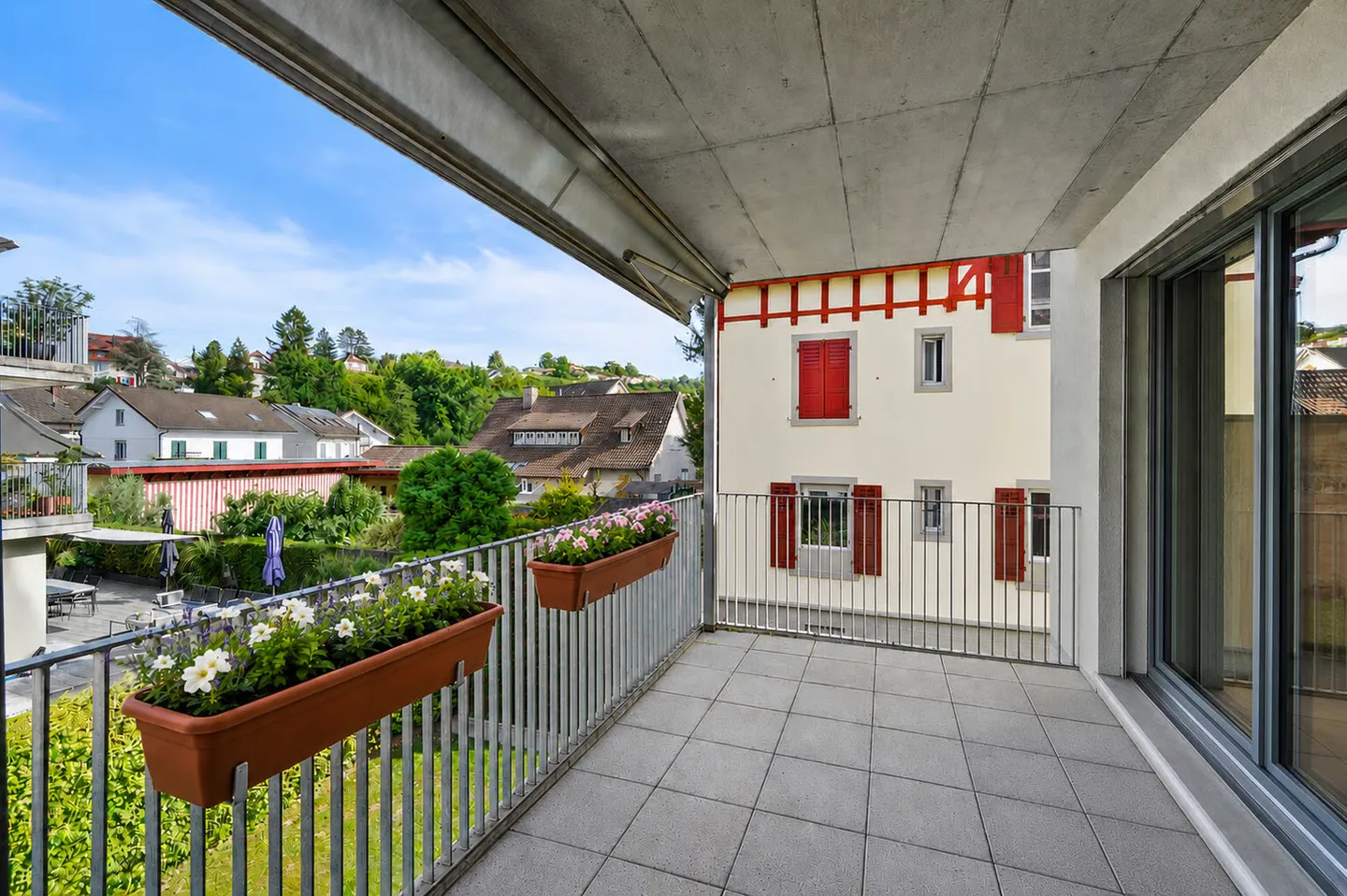 Nur wenige Schritte zum Bahnhof  Moderne 4.5-Zimmerwohnung mit hochwe - Foto 2 di 13
