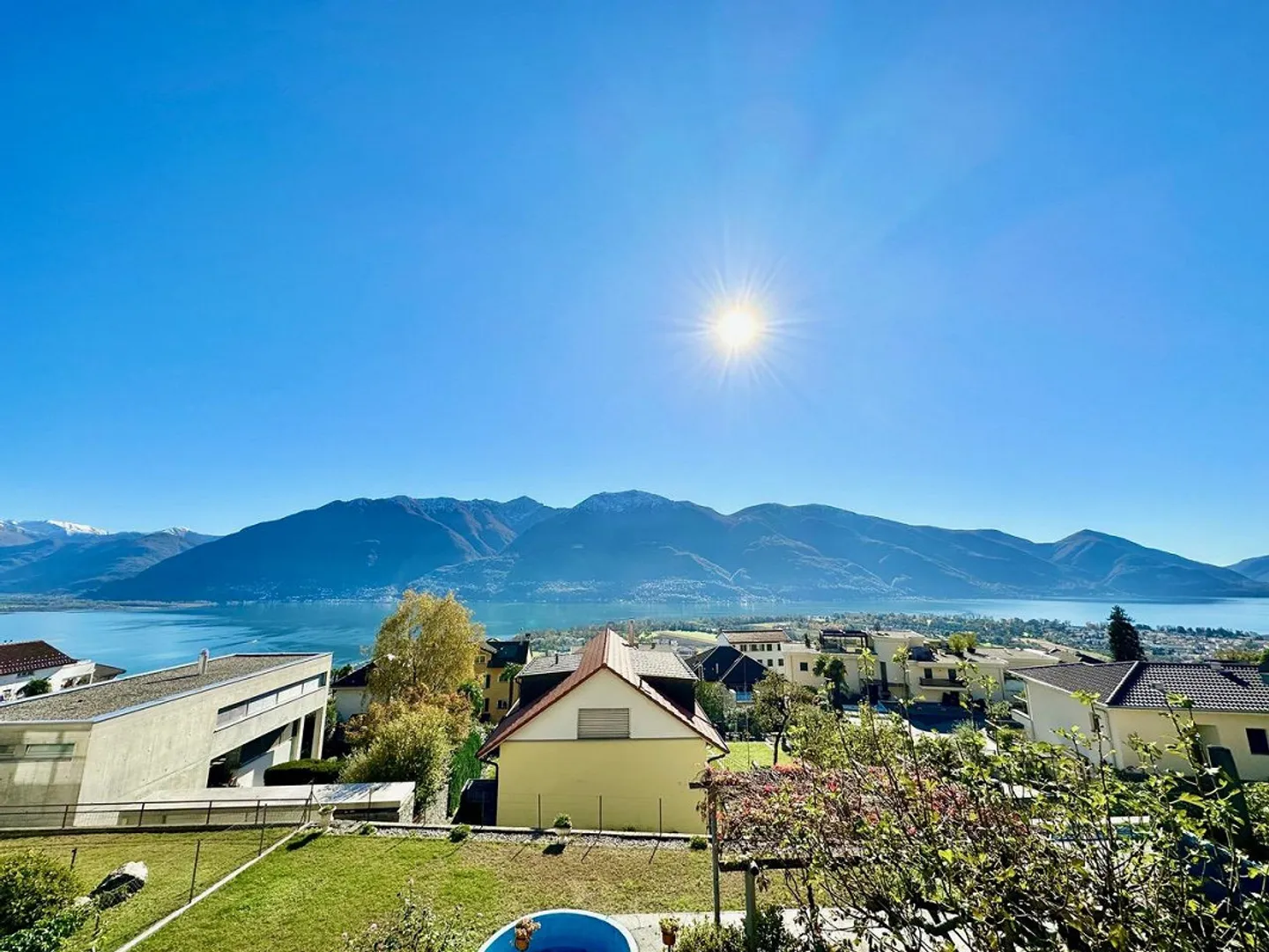 Appartement 3-1/2 pièces avec jardin et vue sur le lac - Photo 4 sur 22