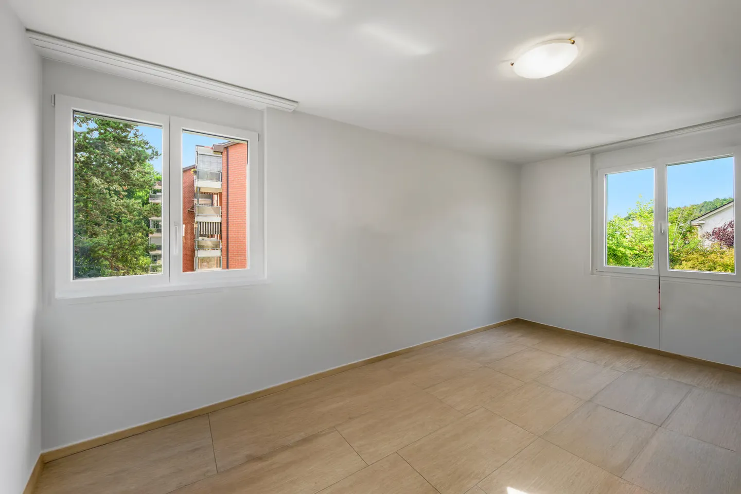 Nur wenige Schritte zum Bahnhof  Moderne 4.5-Zimmerwohnung mit hochwe - Foto 9 di 13