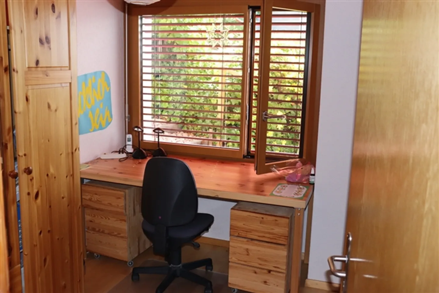 Charmante maison de 4,5 pièces avec vue sur le lac et terrasse à Gunten ! - Photo 8 sur 13