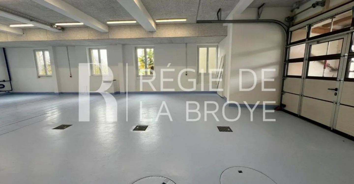 Local - deposit of approx. 140 m² in Bussy - Photo 1 of 6