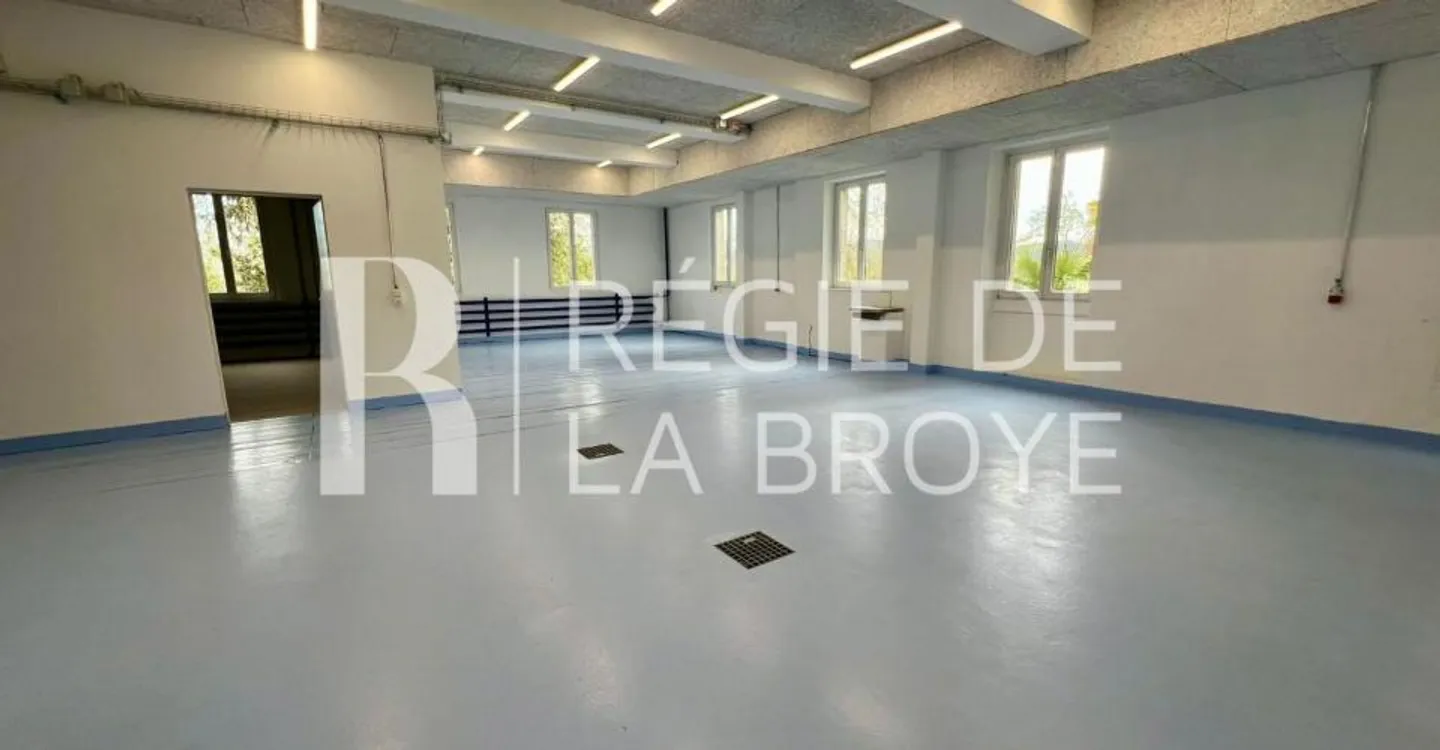 Local - deposit of approx. 140 m² in Bussy - Photo 2 of 6