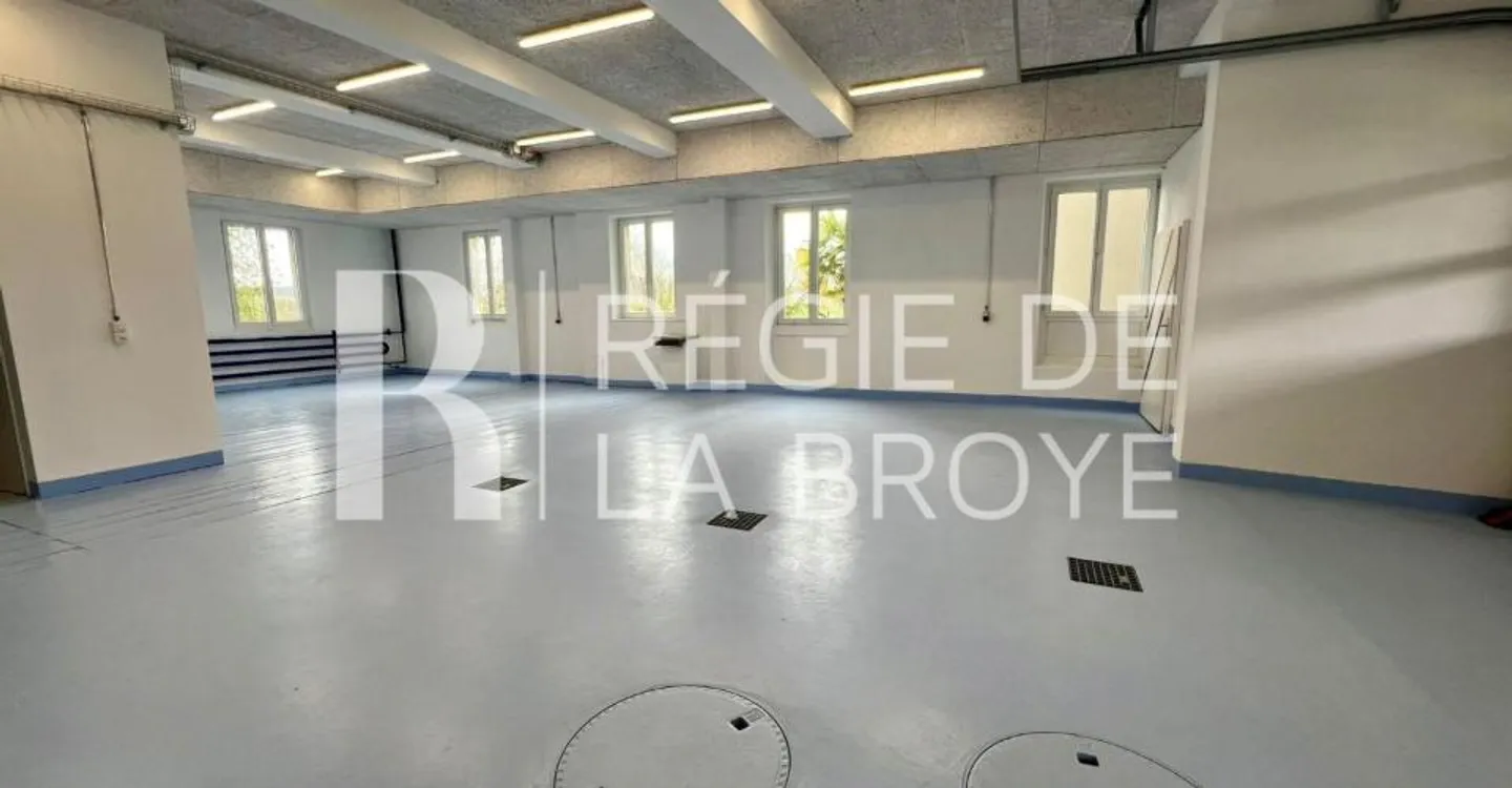 Local - deposit of approx. 140 m² in Bussy - Photo 3 of 6