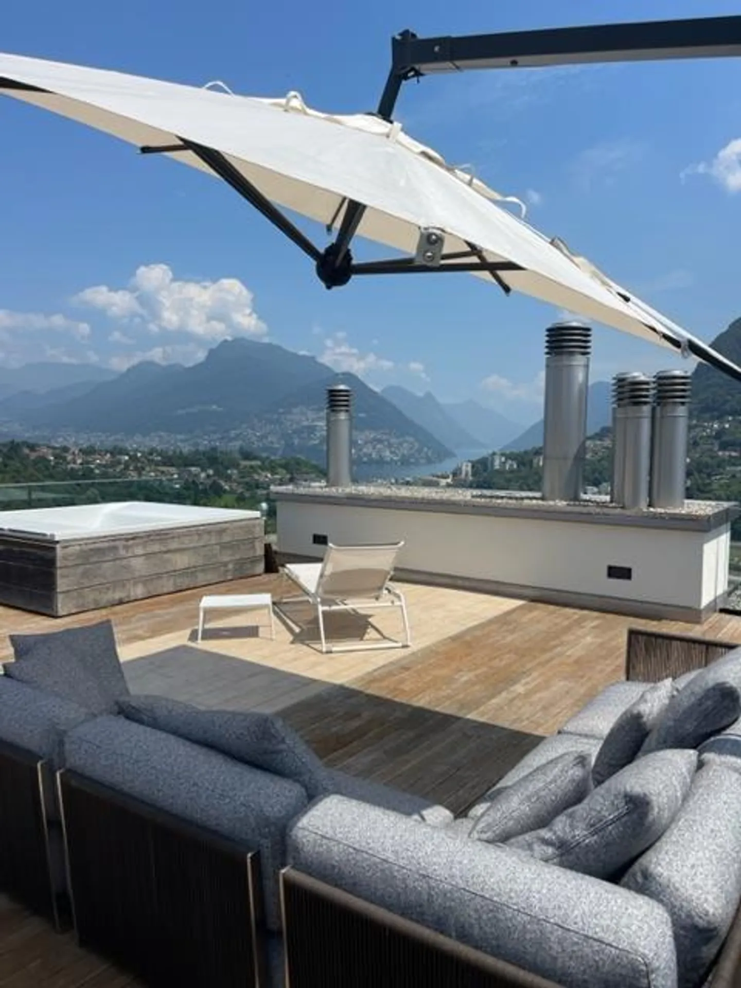 Penthouse Apartment in Montagnola with Rooftop - Photo 1 of 8