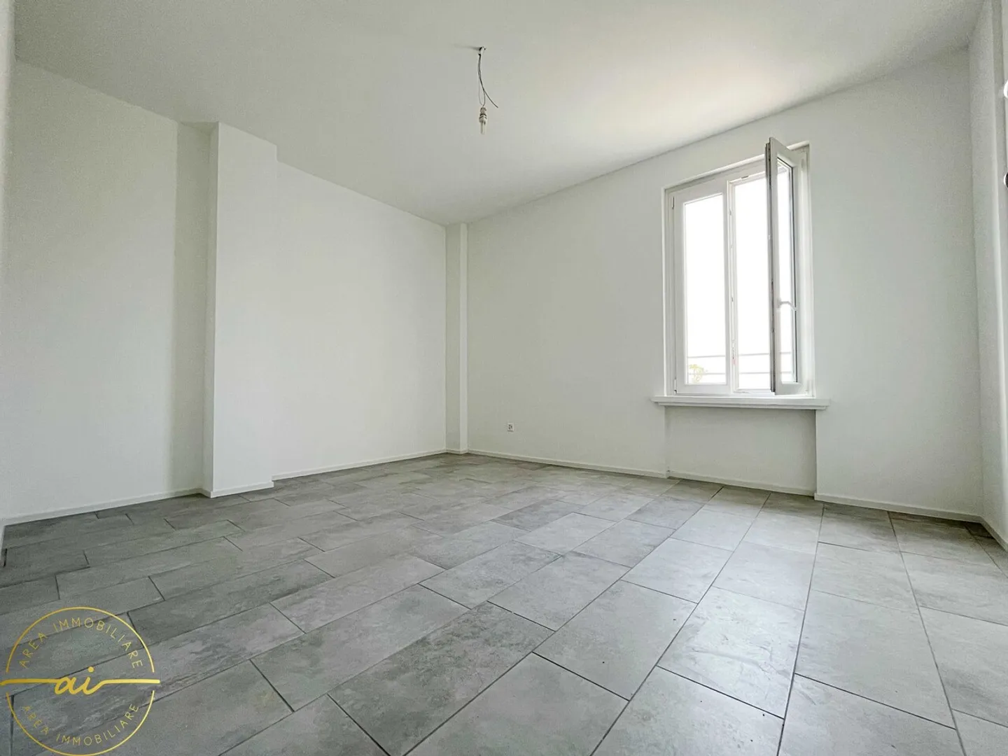 MODERN APARTMENT 3.5 ROOMS IN MORBIO INFERIORE - Photo 3 of 6
