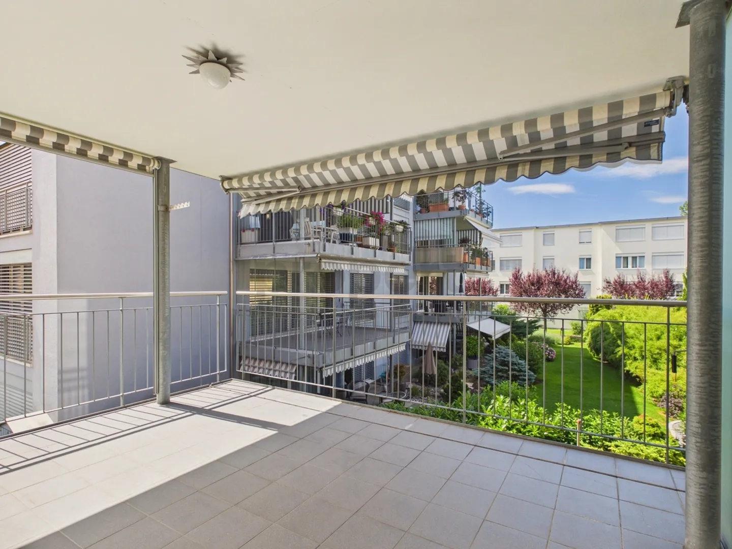 Exclusive apartment in the best micro-location - only 30 min. to Zurich HB - Photo 9 of 13