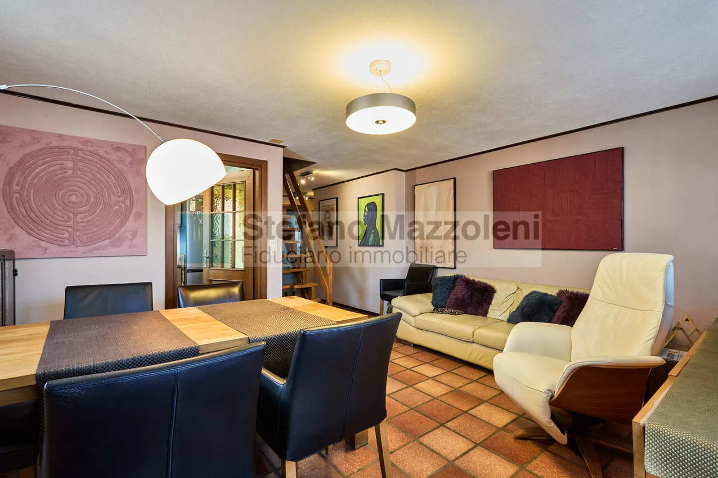 ARBEDO - À vendre un joli appartement mansardé de 2,5 pièces à Arbedo - Photo 1 sur 12