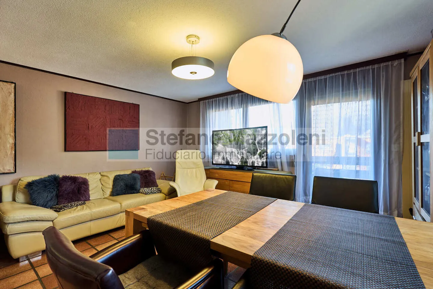 ARBEDO - À vendre un joli appartement mansardé de 2,5 pièces à Arbedo - Photo 2 sur 12