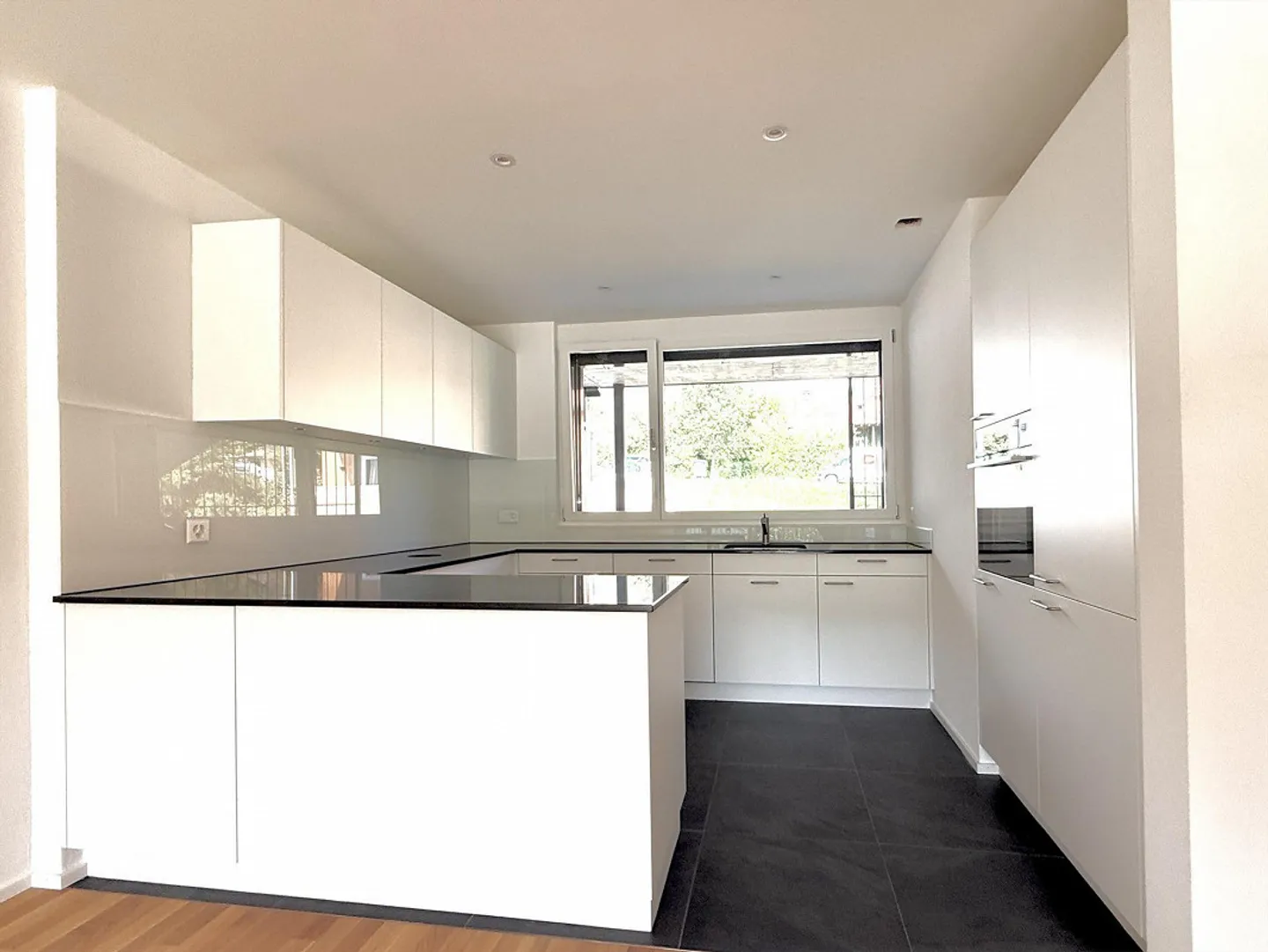 Newly built apartment in a green oasis with a wide view - Photo 3 of 8