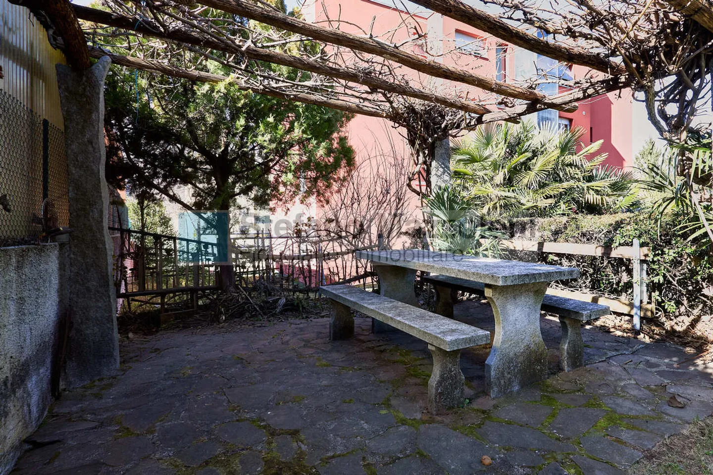 ARBEDO - À vendre un joli appartement mansardé de 2,5 pièces à Arbedo - Photo 11 sur 12