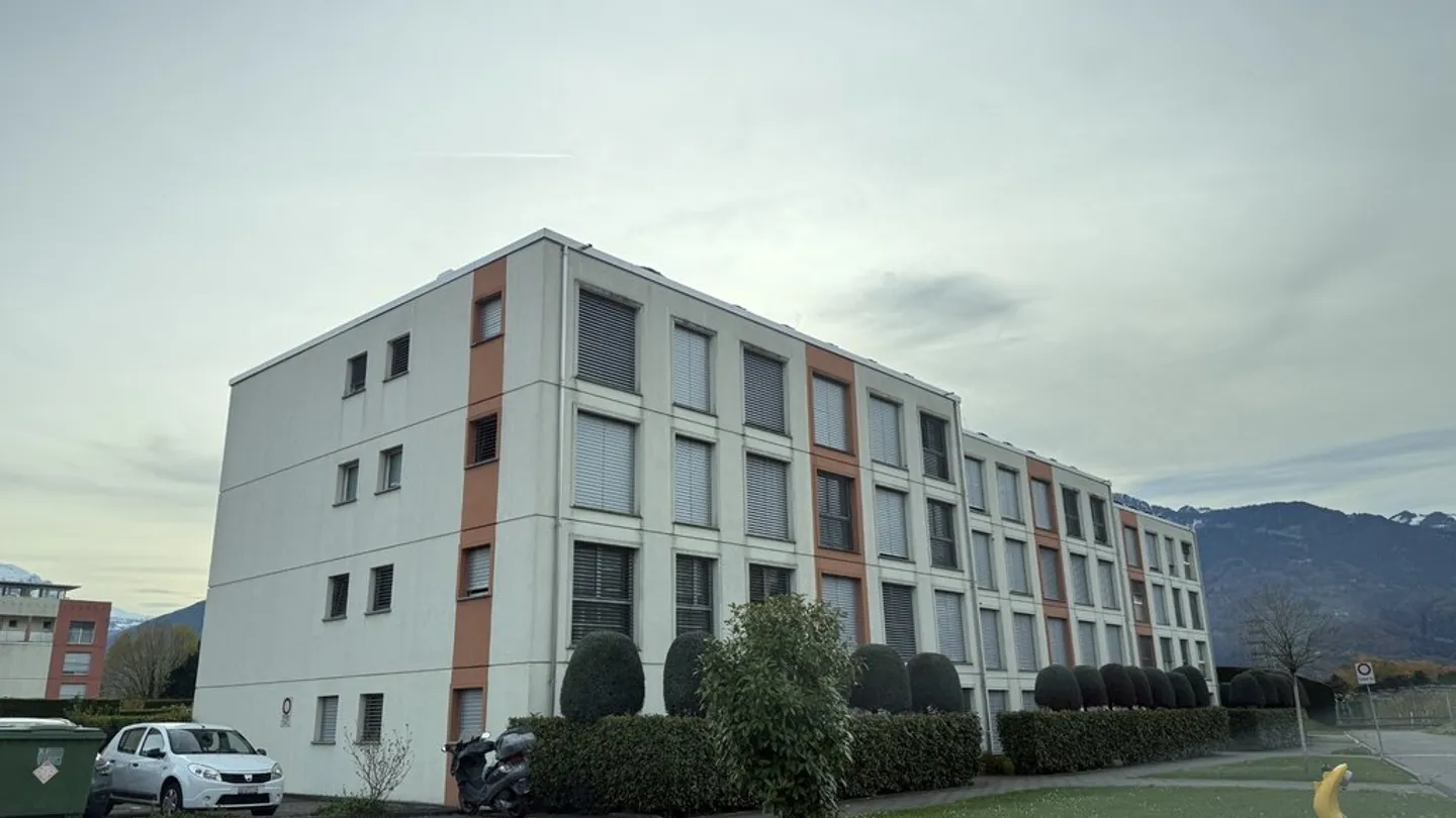 Appartement spacieux au rez-de-chaussée - Photo 1 sur 9