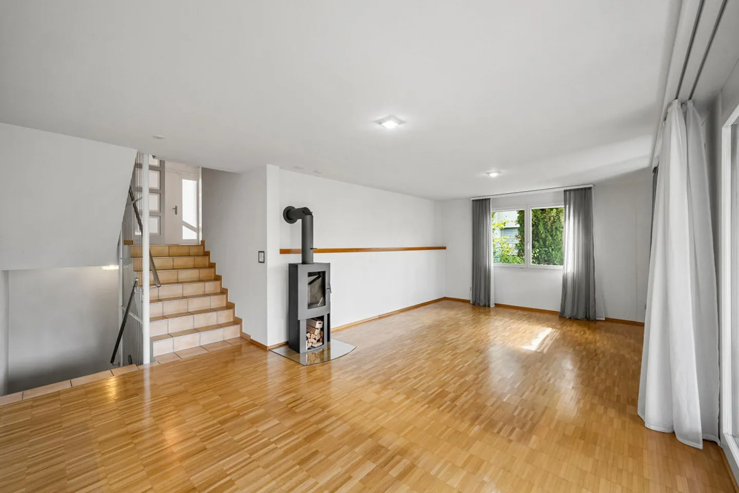 Ruhig gelegen, weit oben: Einfamilienhaus mit Panoramablick - Photo 3 of 15
