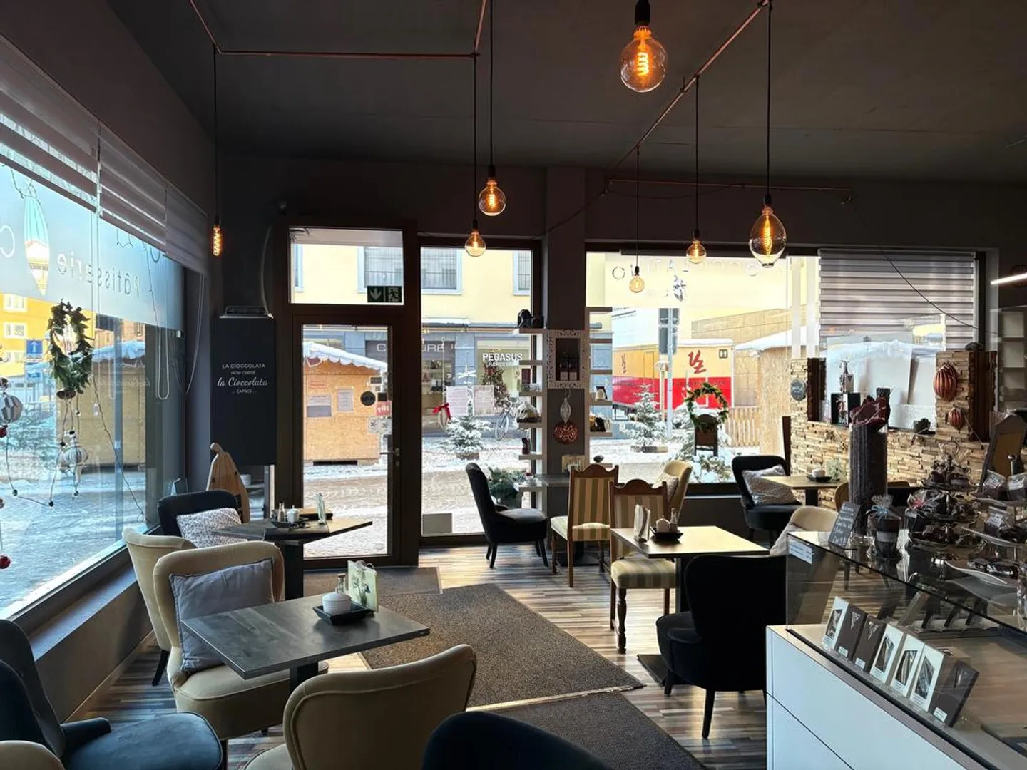 Spazio commerciale attraente nel cuore di Einsiedeln in affitto - Foto 3 di 11