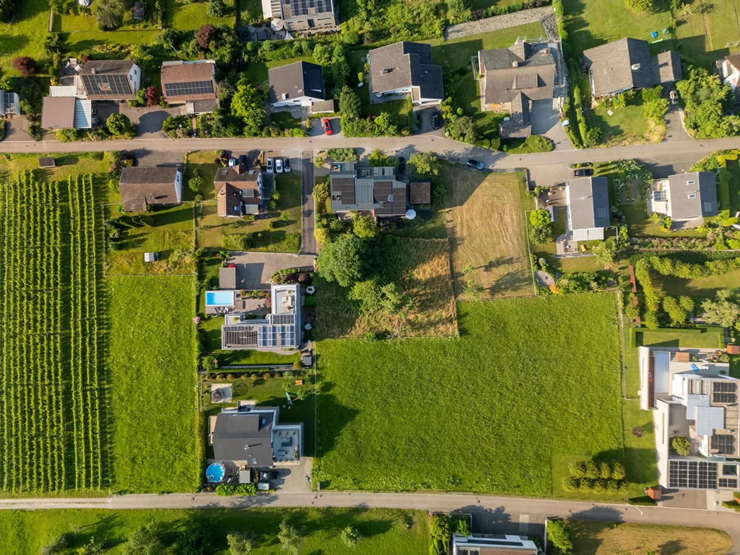Terreno edificabile con vista sul lago per una o due case - Foto 1 di 3