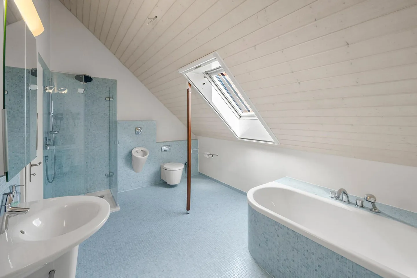 Ruhig gelegen, weit oben: Einfamilienhaus mit Panoramablick - Photo 6 of 15