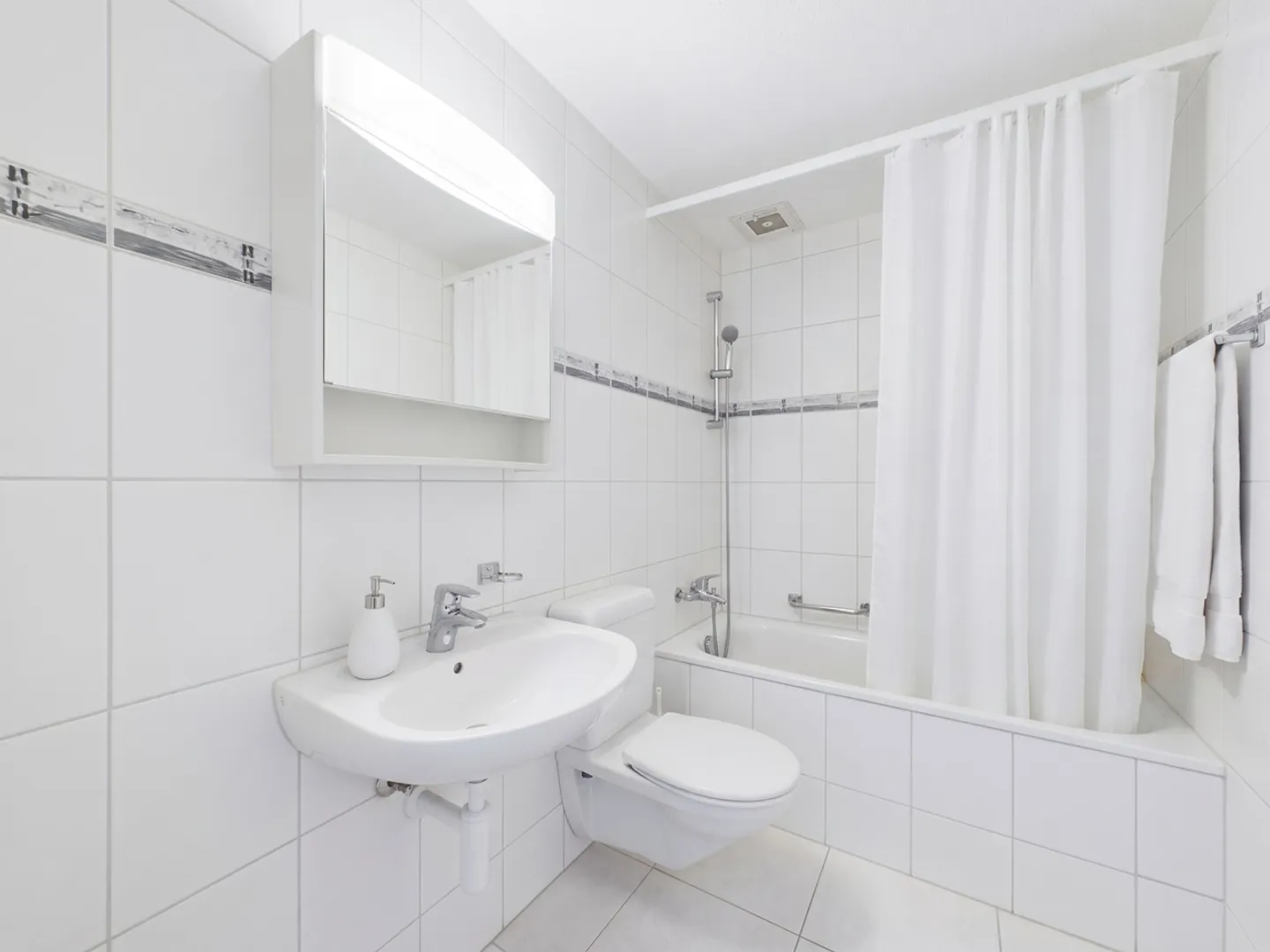 Appartement 4.5 pièces comme neuf avec balcon spacieux - Photo 8 sur 11