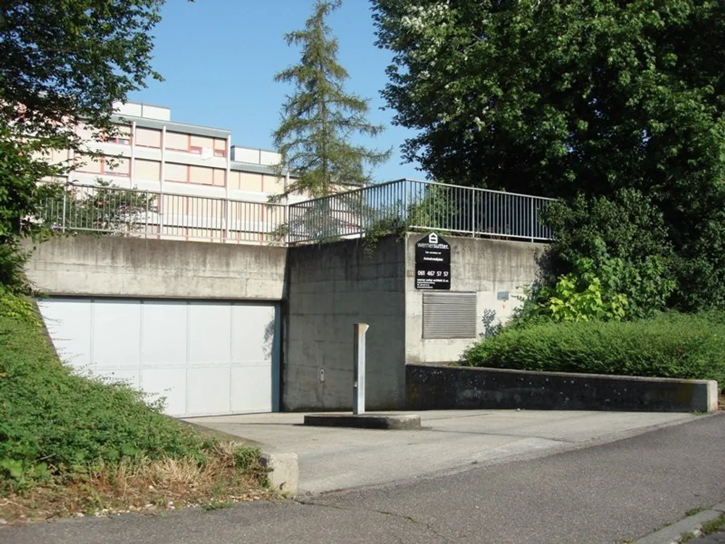 Einstellhallenplätze nähe Tramhaltestelle - Foto 1 von 1