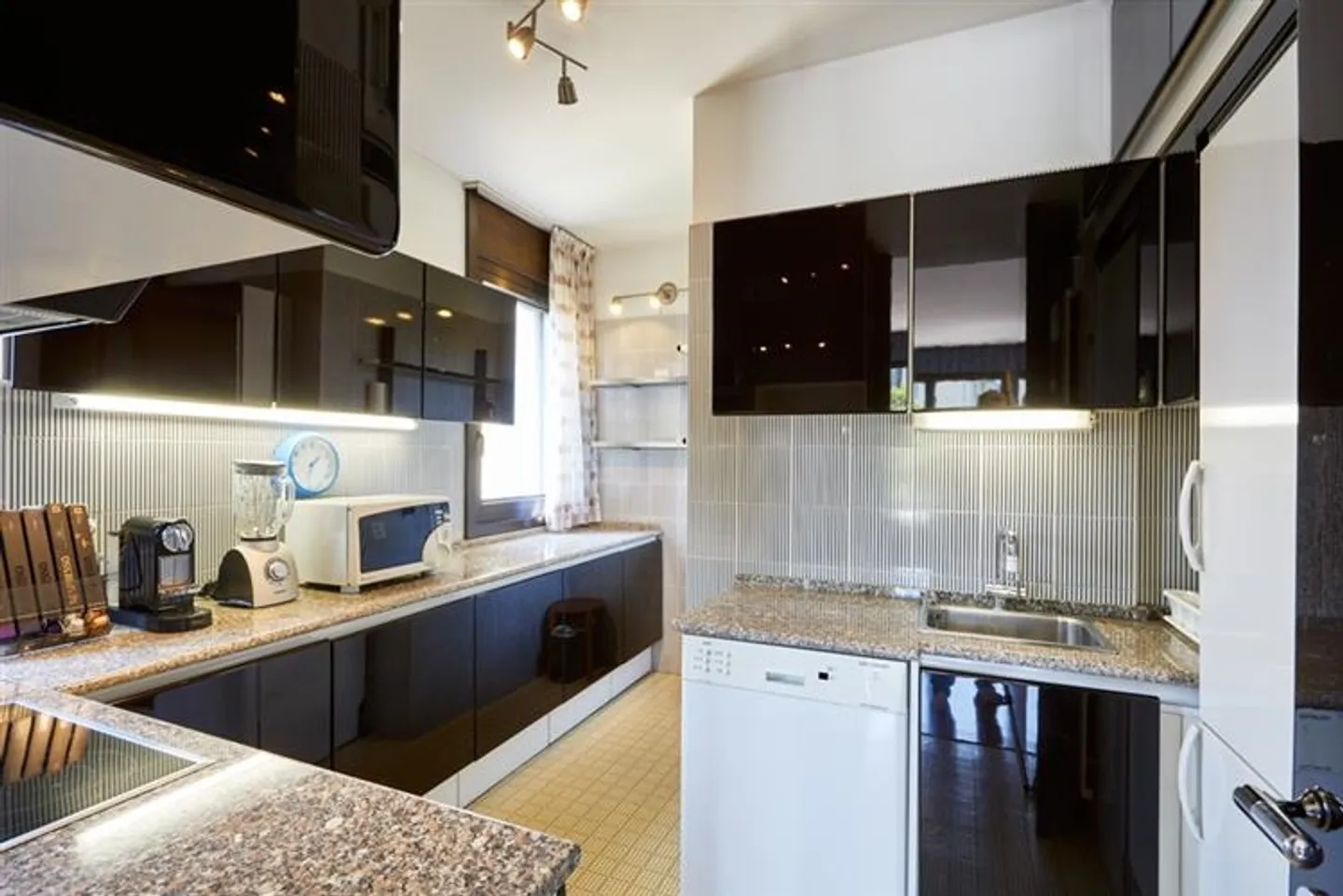 Appartement meublé à vendre - Photo 3 sur 4