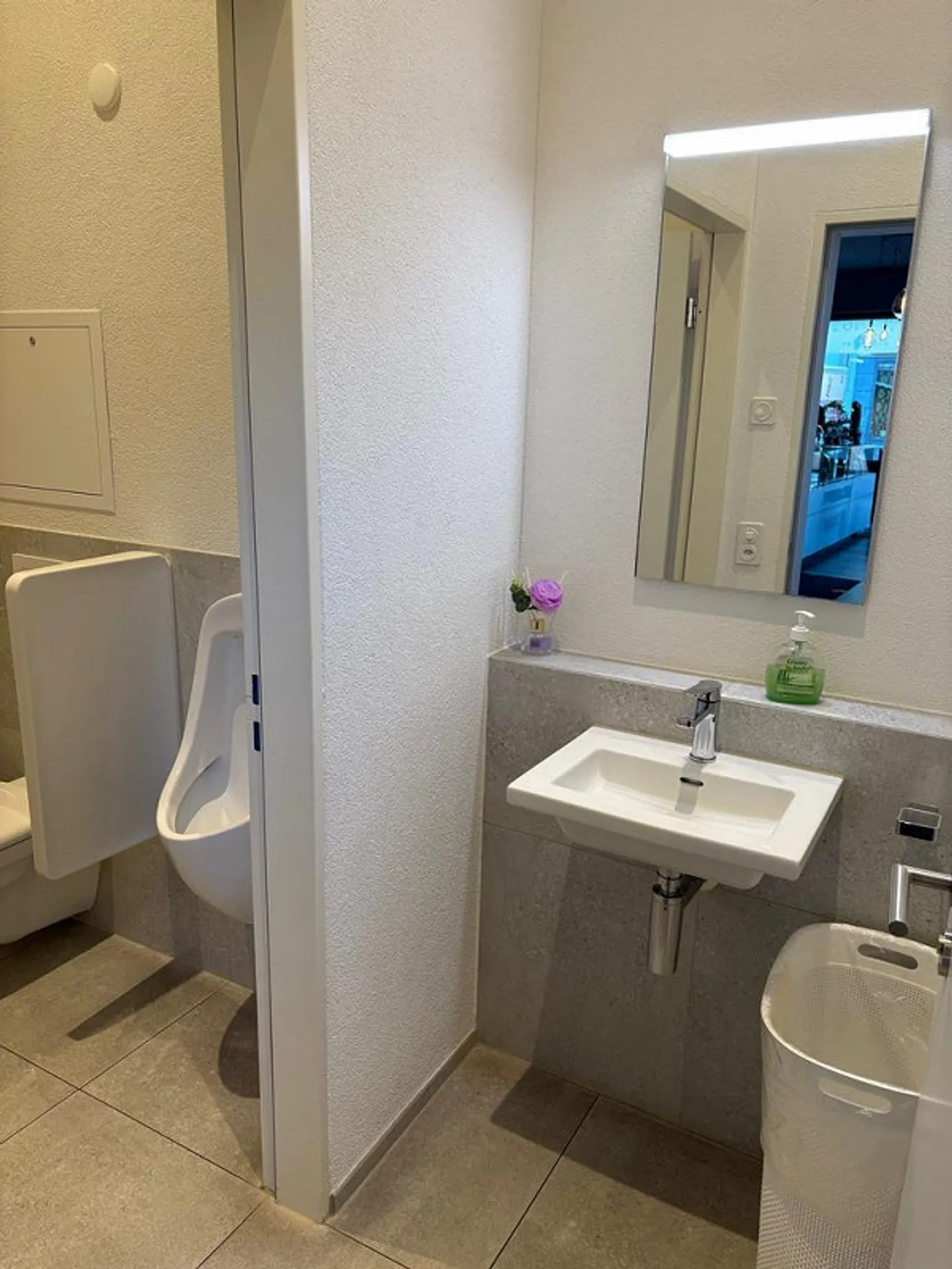 Spazio commerciale attraente nel cuore di Einsiedeln in affitto - Foto 6 di 11