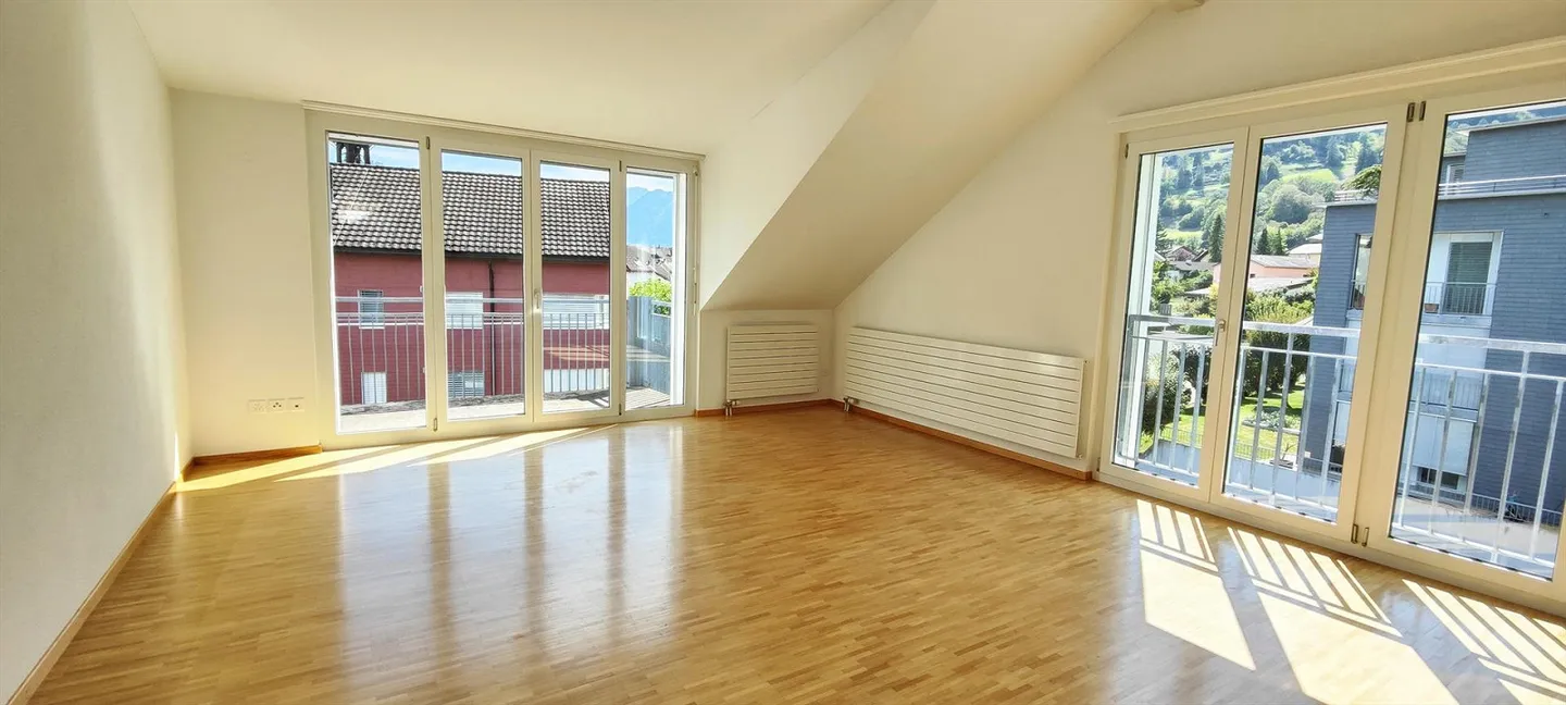 Geräumige Dachwohnung - Foto 2 von 13