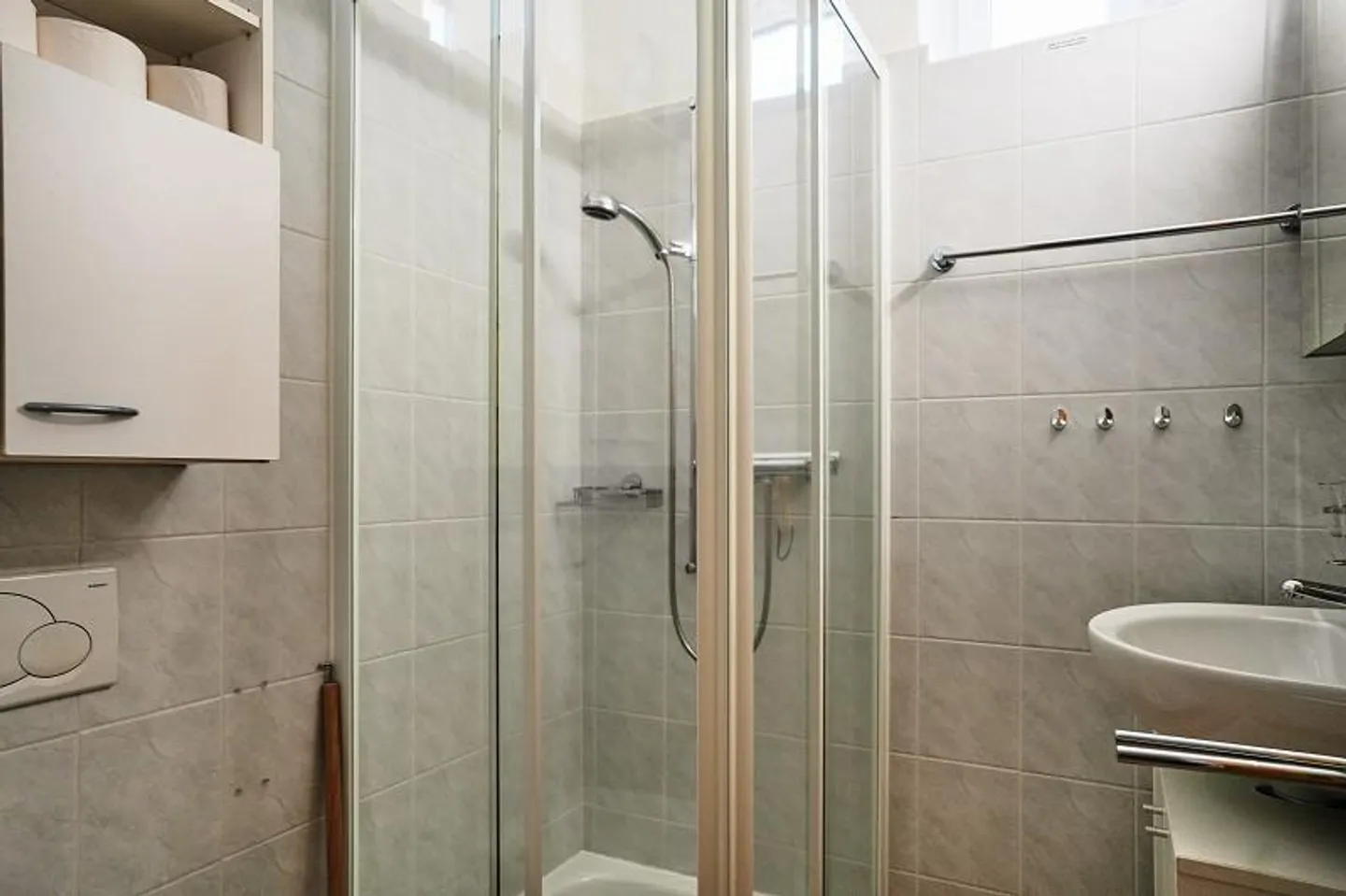 Appartement de 2 1/2 pièces dans un emplacement très calme et ensoleillé avec piscine - Photo 7 sur 24