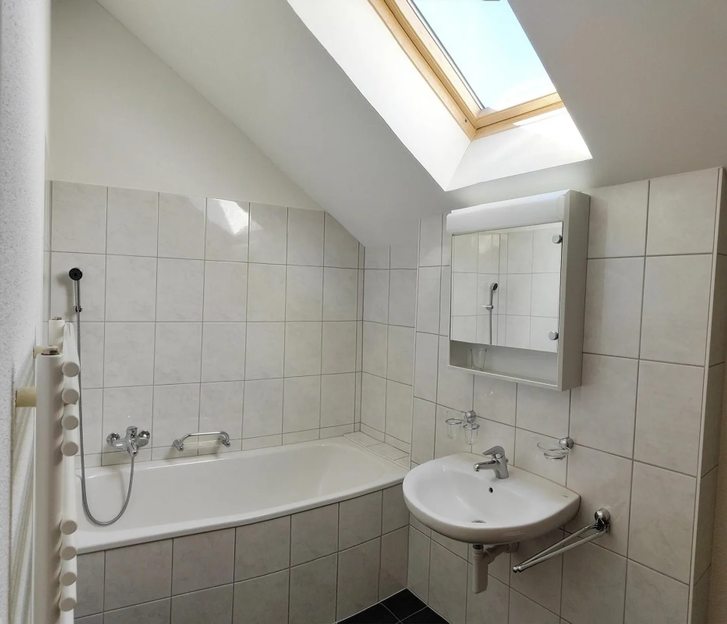Geräumige Dachwohnung - Foto 8 von 13