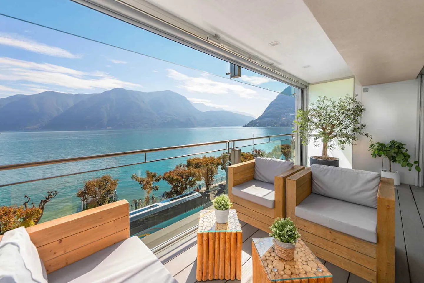 Luxuswohnung mit Seeblick - Foto 1 von 13
