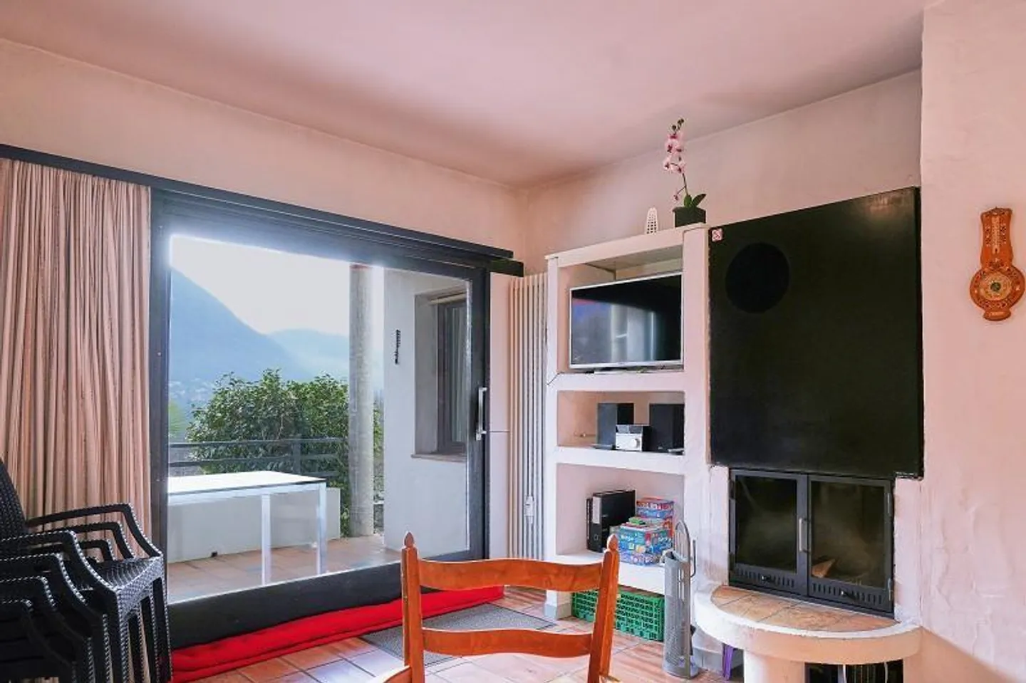 Appartement de 2 1/2 pièces dans un emplacement très calme et ensoleillé avec piscine - Photo 4 sur 24