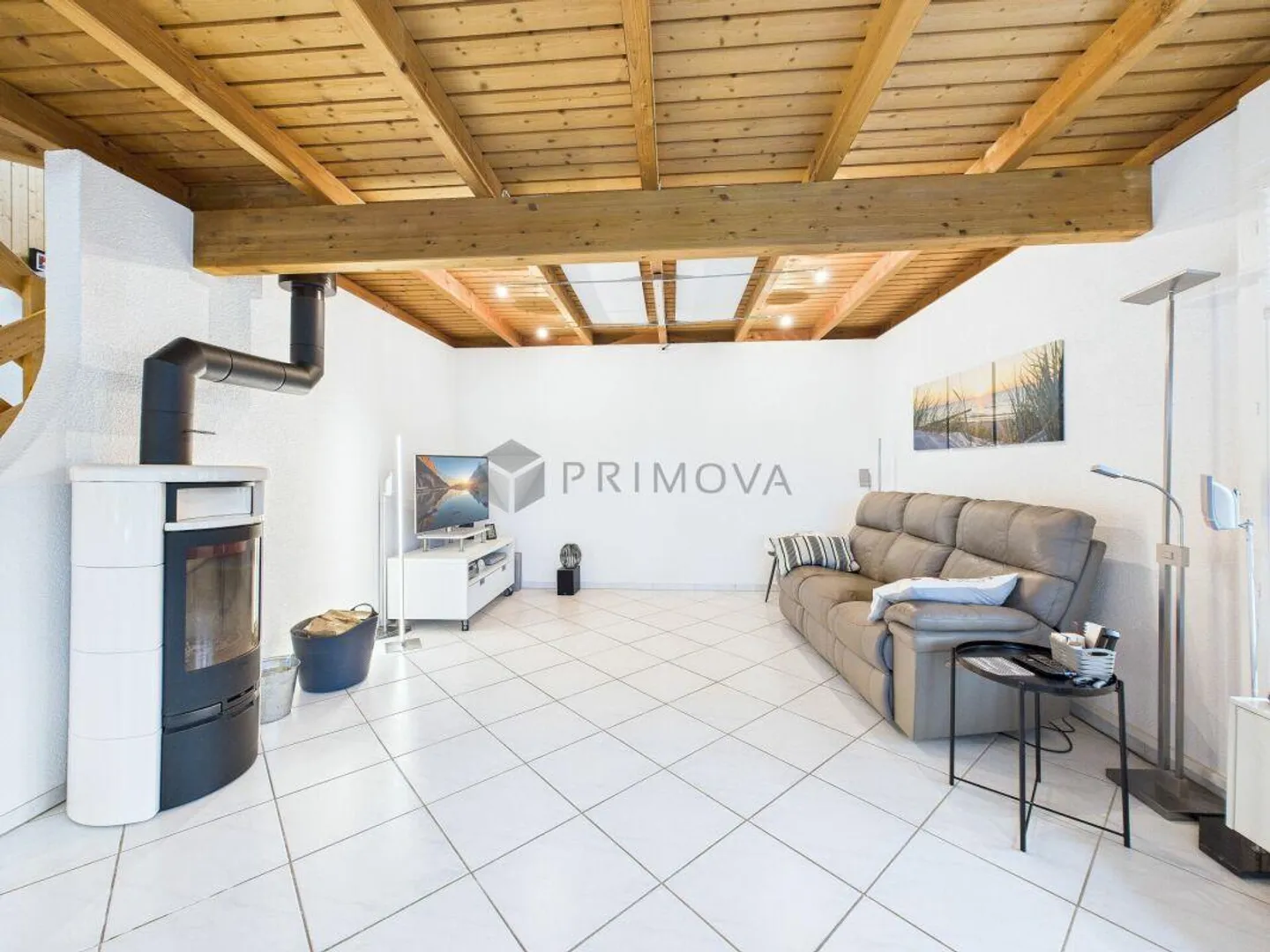 Charming single-family home with idyllic garden dream awaits new residents - Photo 4 of 12