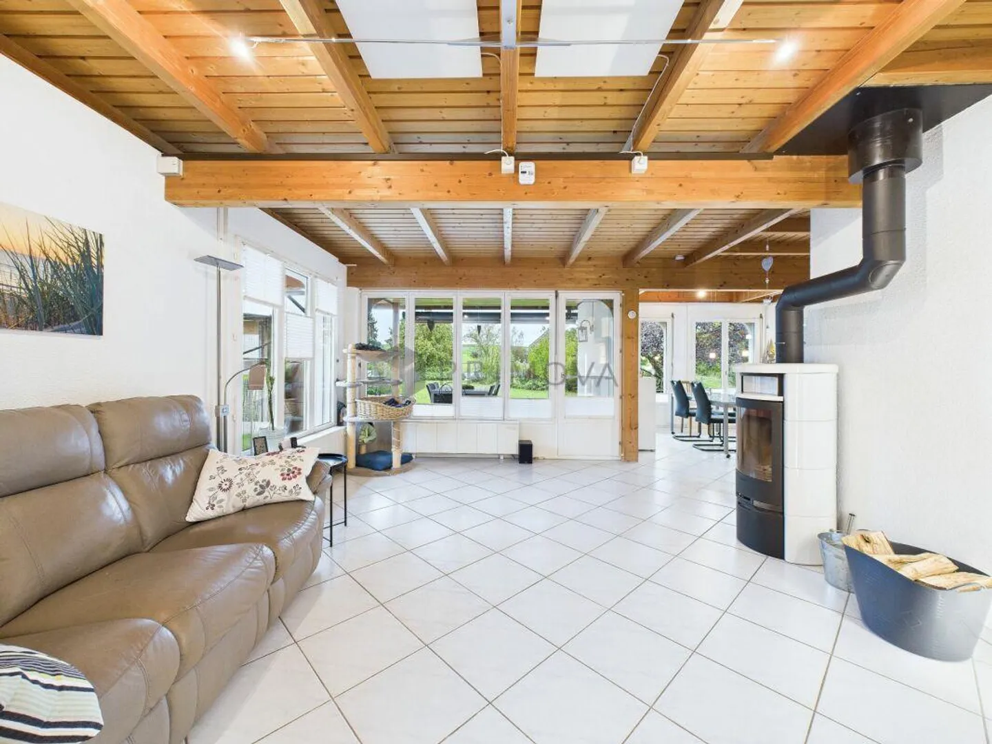 Charming single-family home with idyllic garden dream awaits new residents - Photo 5 of 12