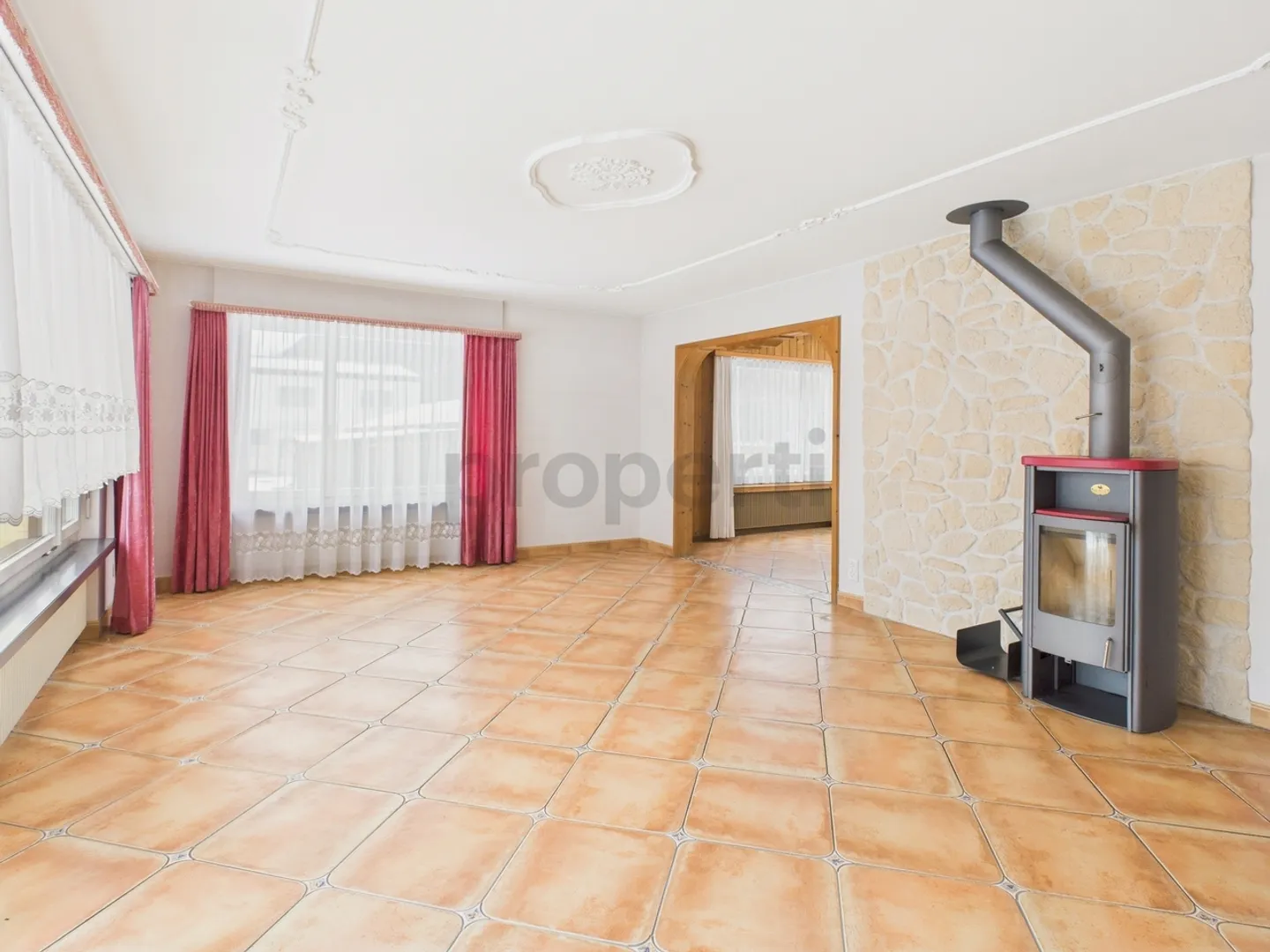 Grosszuegiges 6.5-Zimmer Einfamilienhaus mit Garten an einzigartiger Lage an der Aare in Interlaken - Photo 2 sur 13