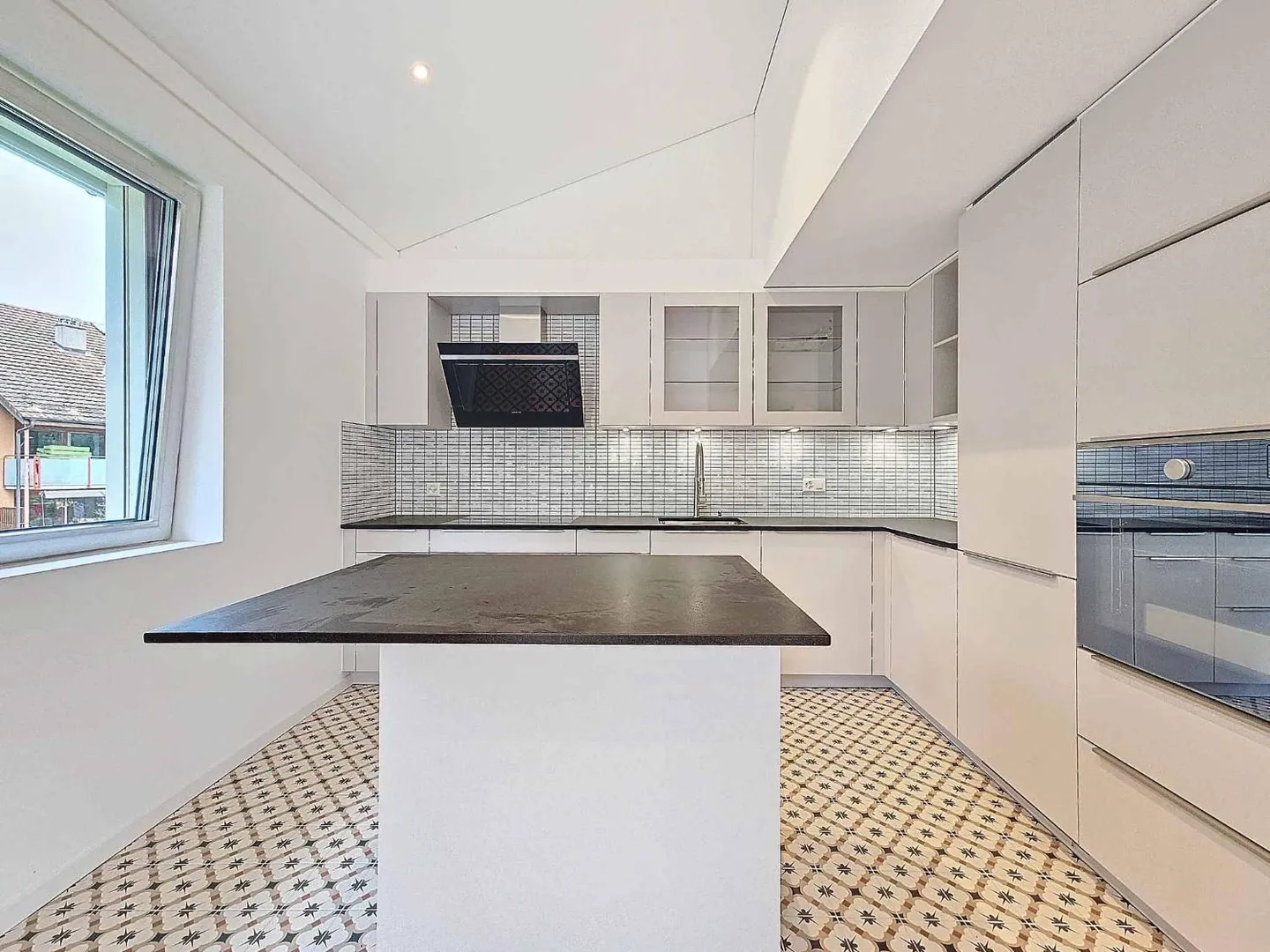Last Offer - 5.5-Room Penthouse with Mezzanine - Photo 3 of 11