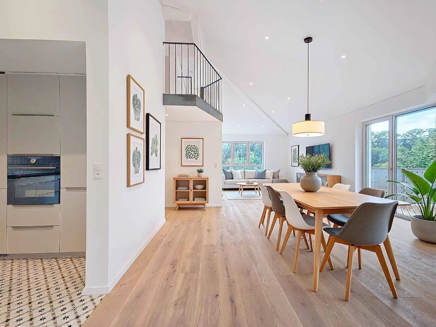 Last Offer - 5.5-Room Penthouse with Mezzanine - Photo 2 of 11