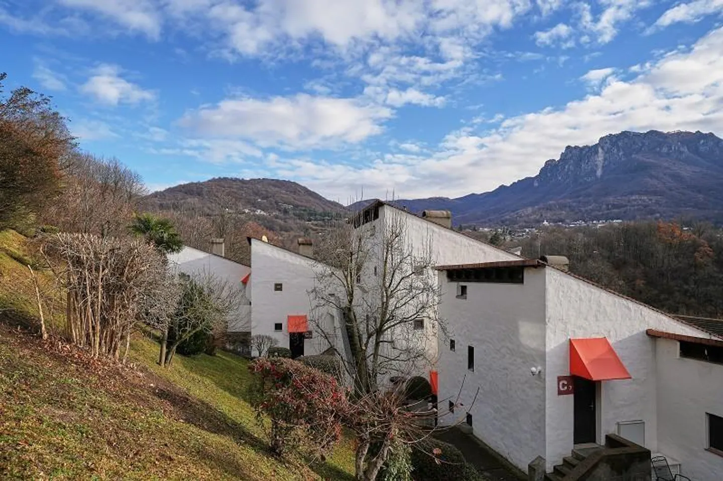 Appartement de 2 1/2 pièces dans un emplacement très calme et ensoleillé avec piscine - Photo 20 sur 24