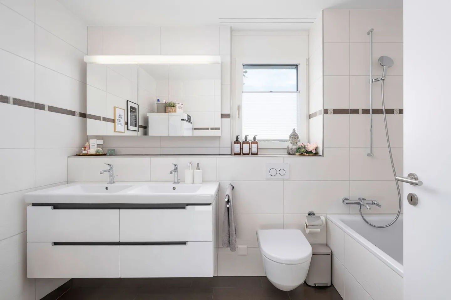 Moderne Wohnung mit sonnigem Balkon - Foto 5 von 7