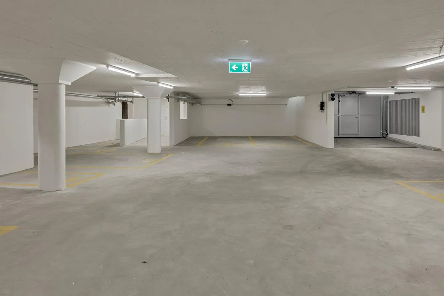 Place de stationnement pour moto à louer - Photo 2 sur 2