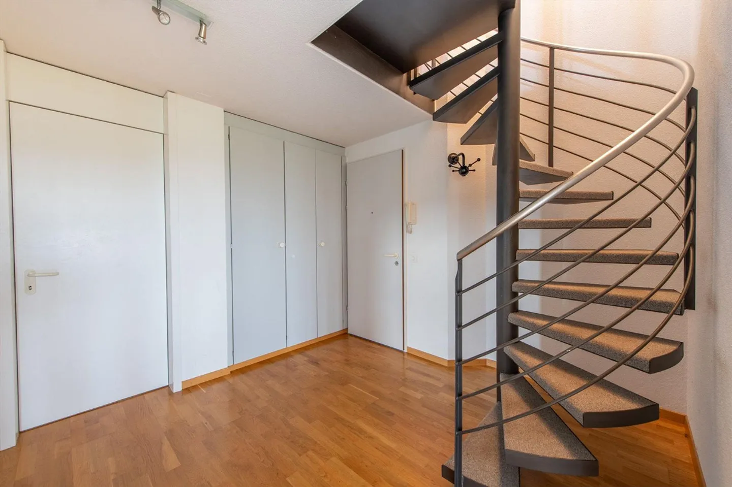 Appartamento duplex con camino accogliente e lavatrice privata - Foto 7 di 13