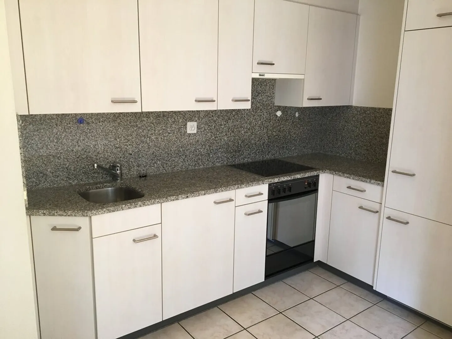 Cozy 2.5 Room Apartment for Rent in Chur! - Photo 2 of 6